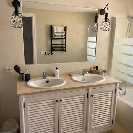 Julie Hotel